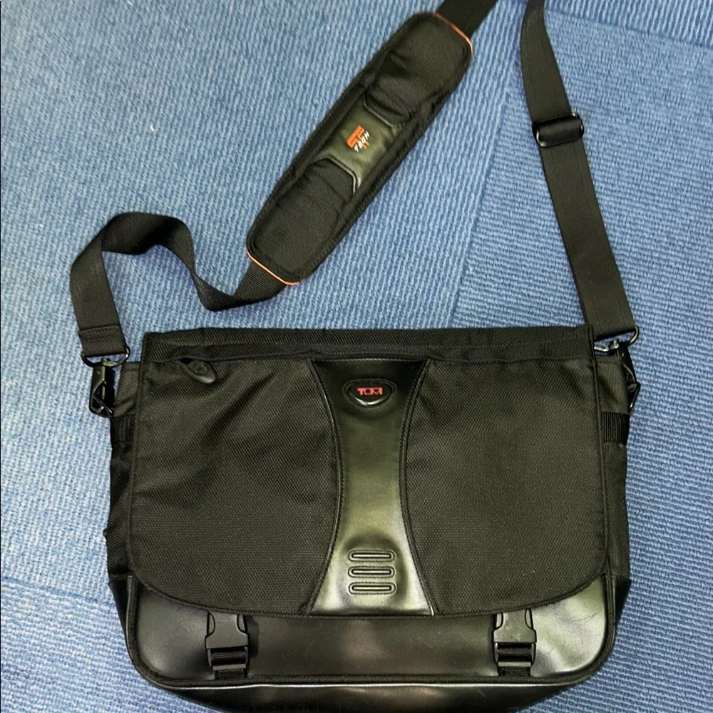 TUMI 508C Black ballistic nylon Messenger Bag/expandable weekender, laptop bag